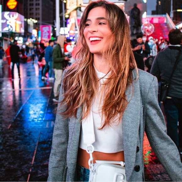 Meet your Posher, Beatriz - Picture 1 of 1